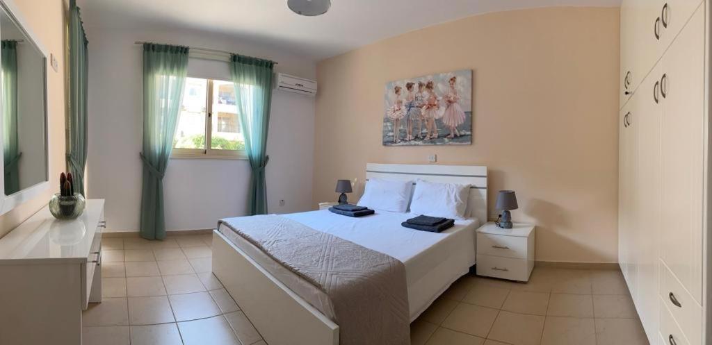 Royal Seacrest Residence Paphos Eksteriør bilde
