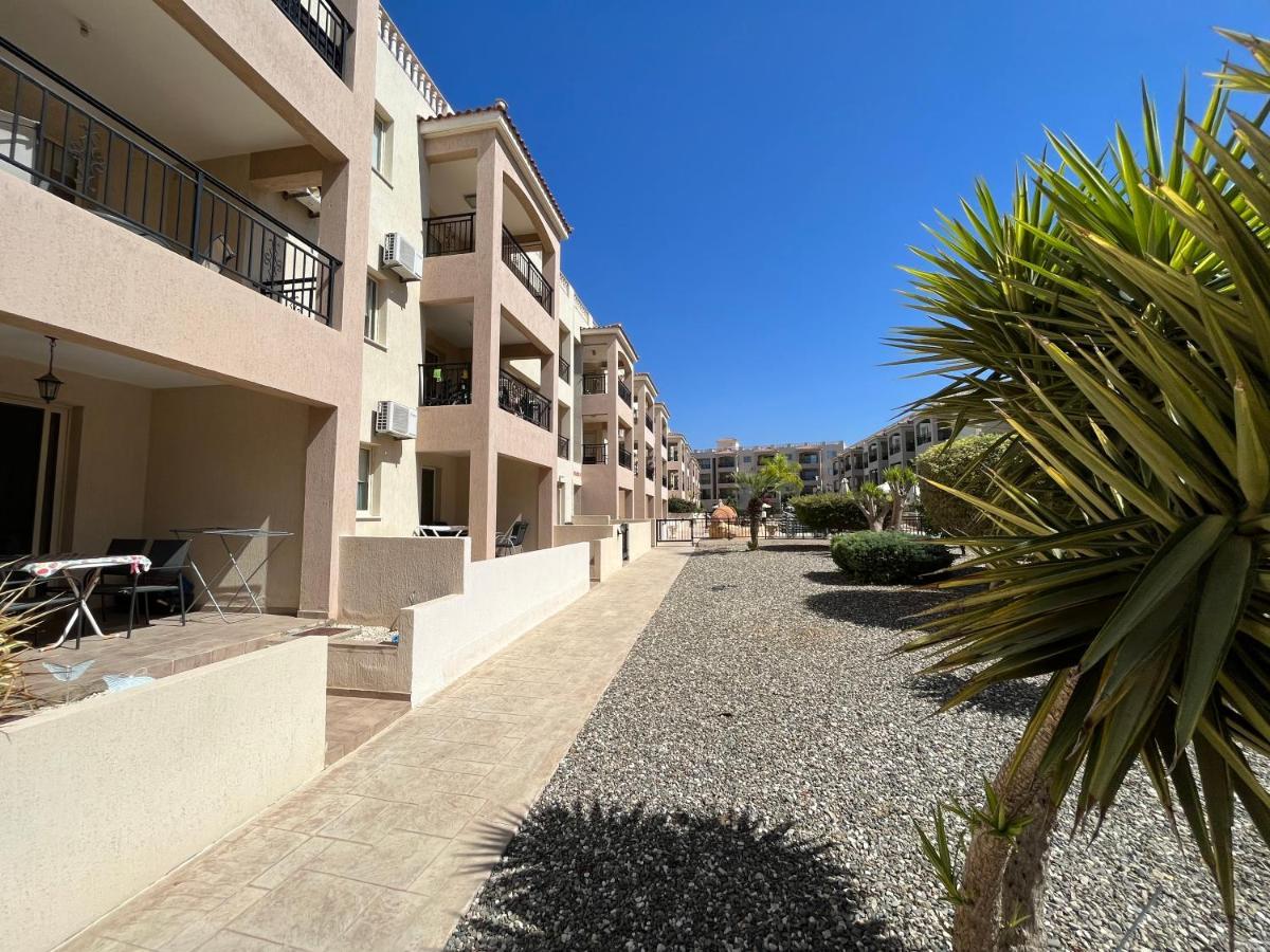 Royal Seacrest Residence Paphos Eksteriør bilde