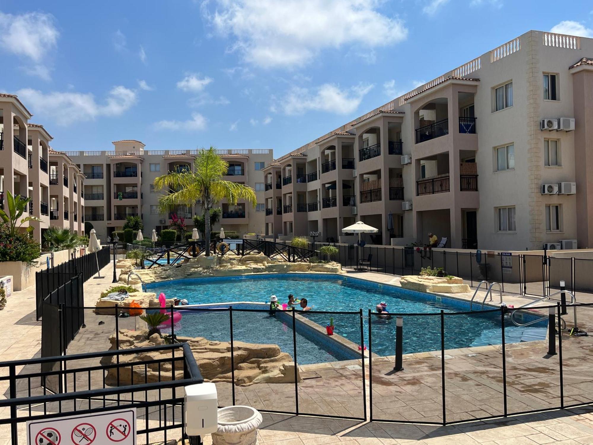 Royal Seacrest Residence Paphos Eksteriør bilde